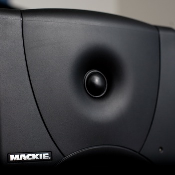 Mackie MR8