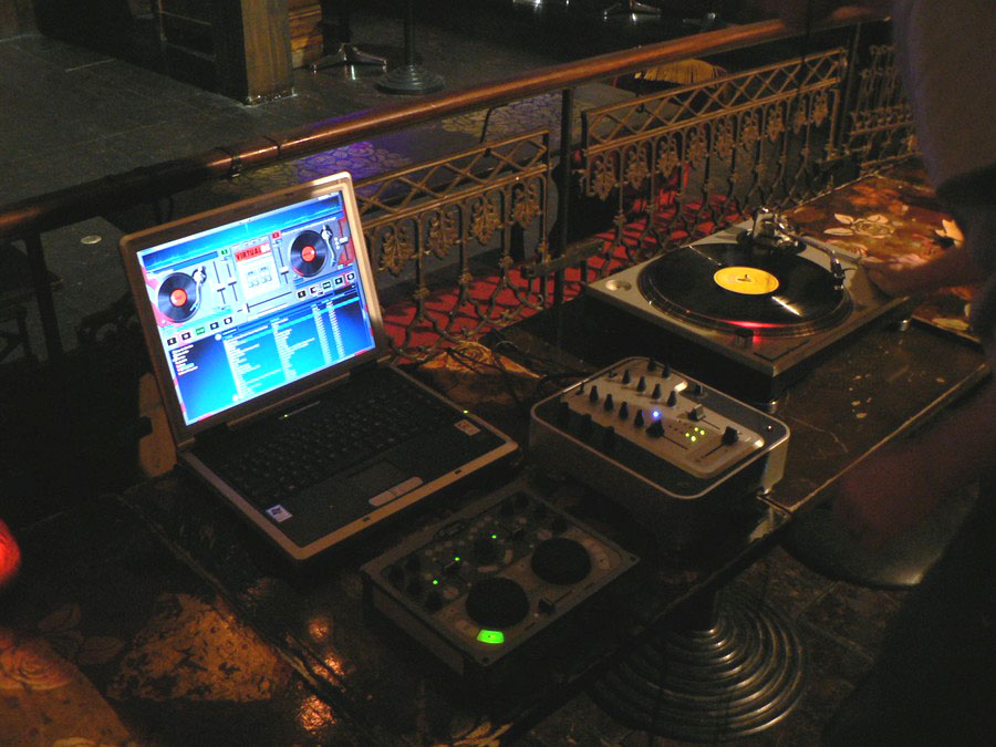 table de mixage dj pc